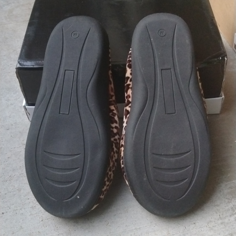 NWOT Women's leapard velvet slippers size medium - Picture 3 of 6