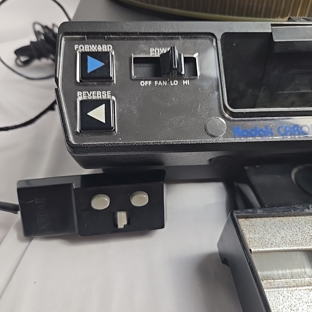 KODAK Carousel 4400 Slide Projector w/ Remote Slide Tray‎ Lens - Picture 7 of 10