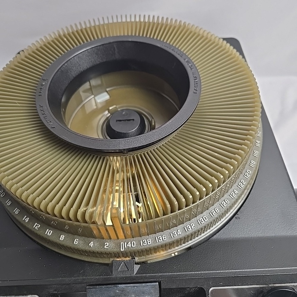 KODAK Carousel 4400 Slide Projector w/ Remote Slide Tray‎ Lens - Picture 9 of 10