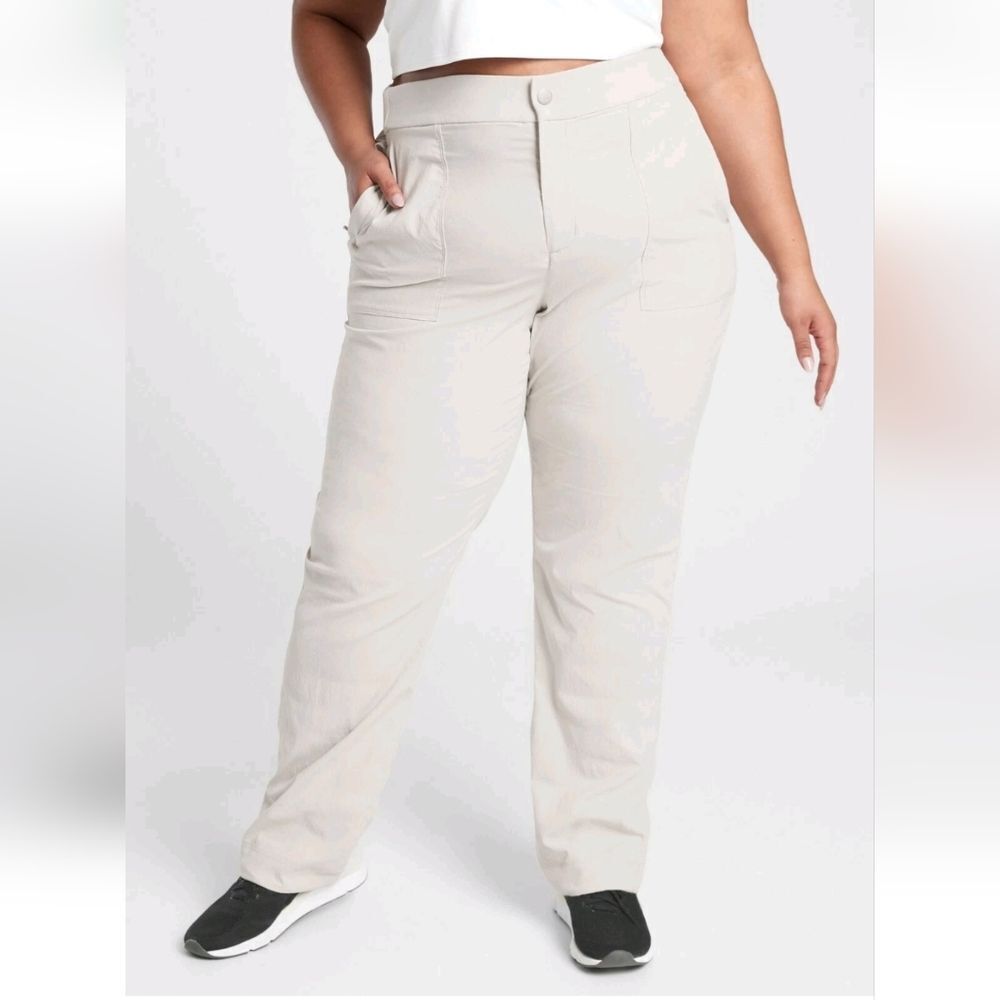 Athleta 26 Birch Grey Trekkie Hike Pant - NWOT