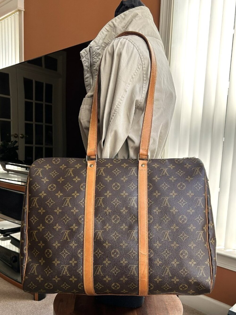 LOUIS VUITTON Monogram Sac Flannery Tote Bag, RARE - Picture 4 of 16