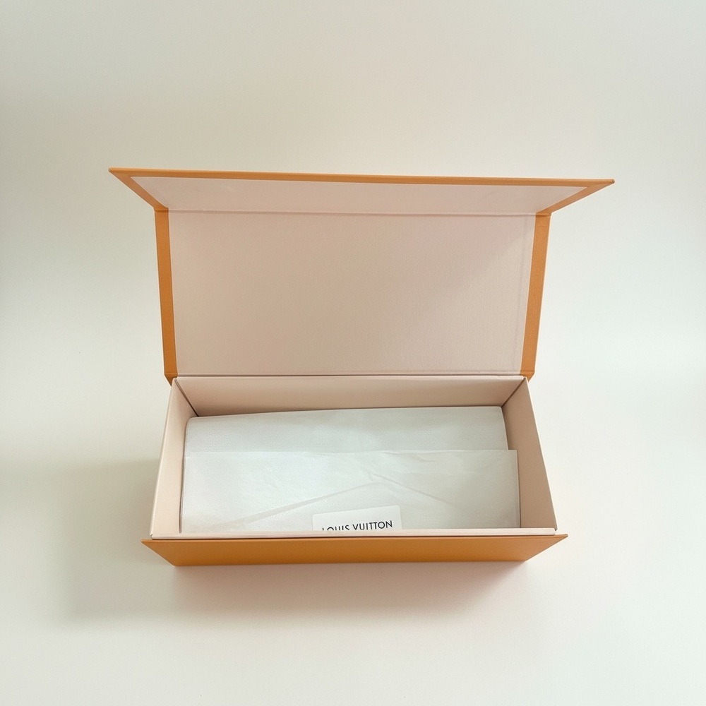 Louis Vuitton Holiday Gift Box & Carousel Shopping Bag Set – Luxury Packaging - Picture 3 of 5