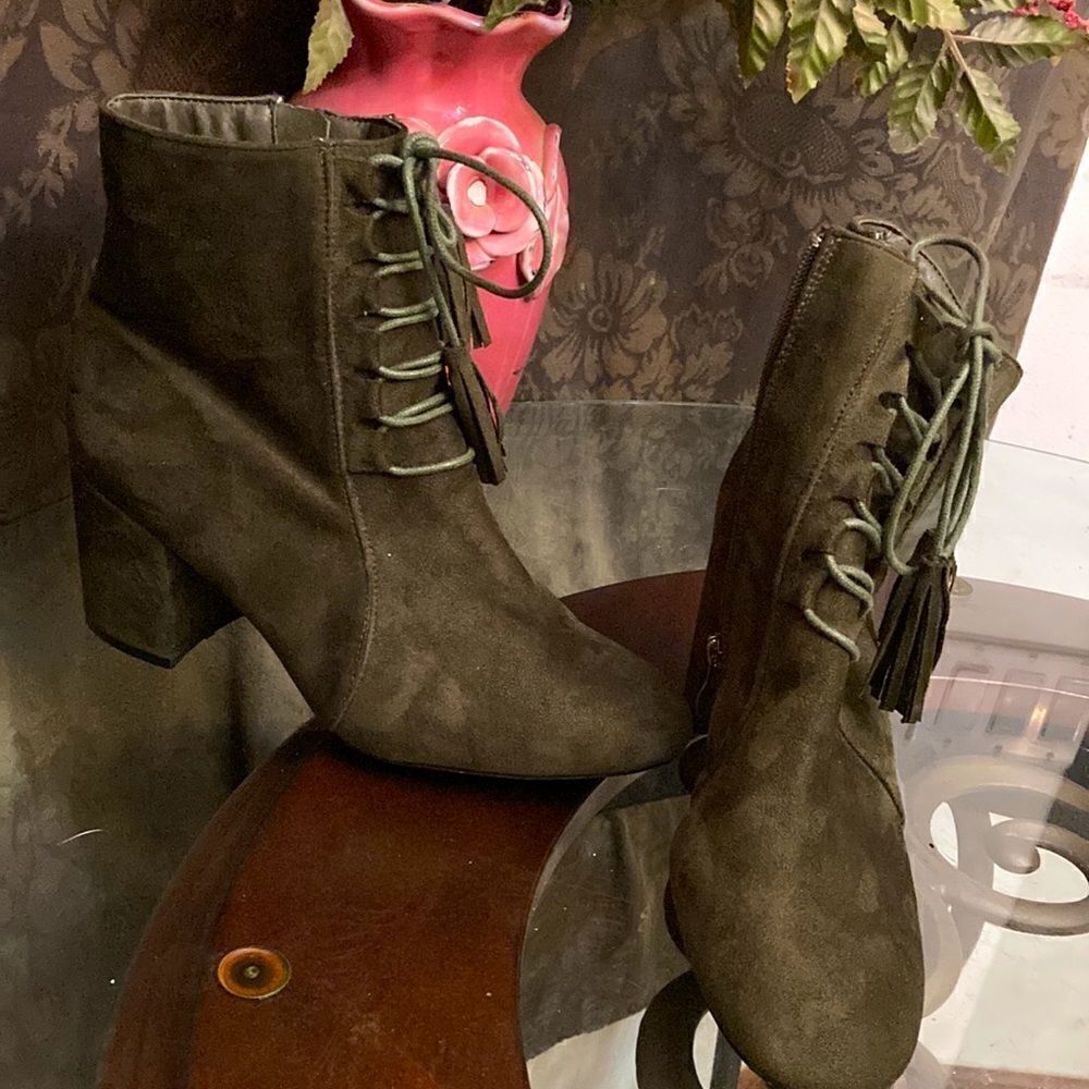Hot kiss 💋 green lacey boots - Picture 10 of 10