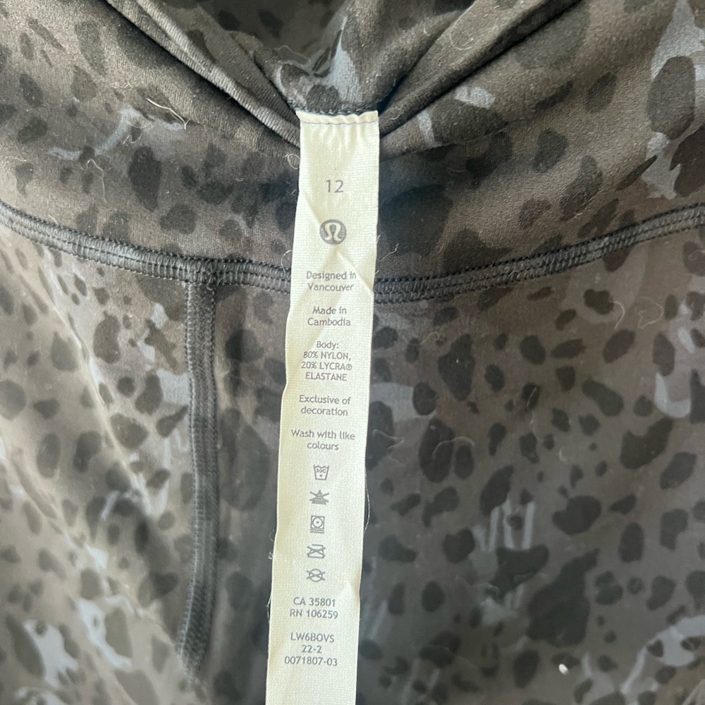 Lululemon Athletica animal print  Patterned cropped Leggings - Picture 3 of 3