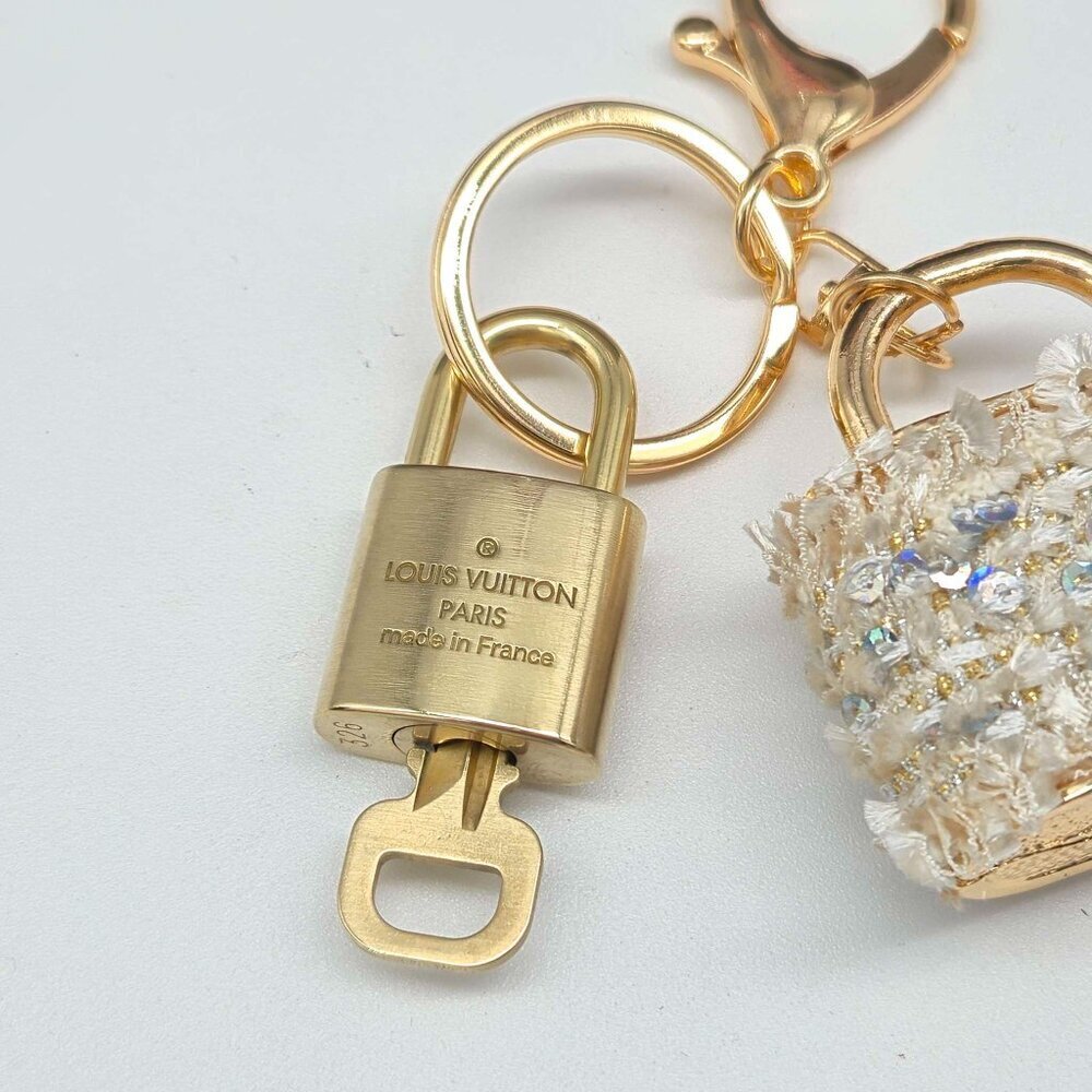 Louis Vuitton Gold Padlock 🔑 Authentic LV Unbranded Keychain Bag Charm - Picture 6 of 13
