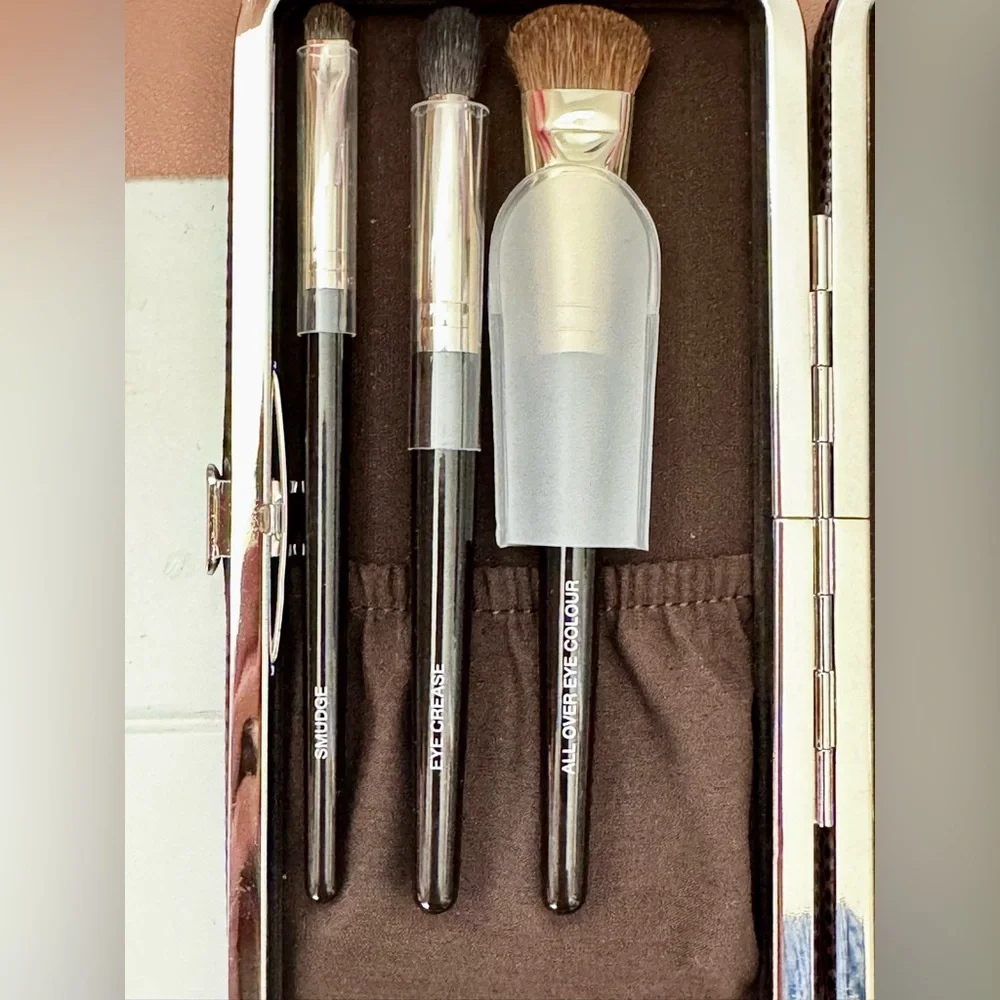 Laura Mercier Bundle- Makeup Brushes, Eyebrow Pallet, Setting Spray - Picture 4 of 8