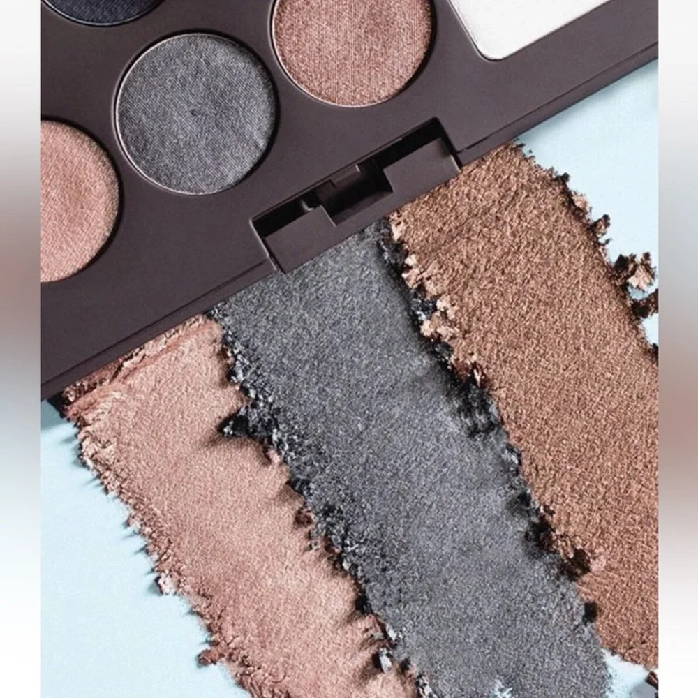 Laura Mercier Bundle- Makeup Brushes, Eyebrow Pallet, Setting Spray - Picture 7 of 8