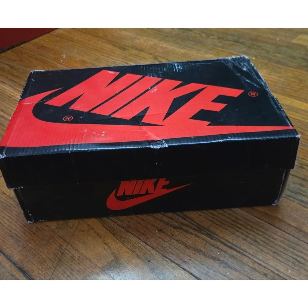 Nike Air Jordan 1 Retro High OG Bred Banned 2016 Shoe Box Only 555088-006 Sz 10 - Picture 1 of 5