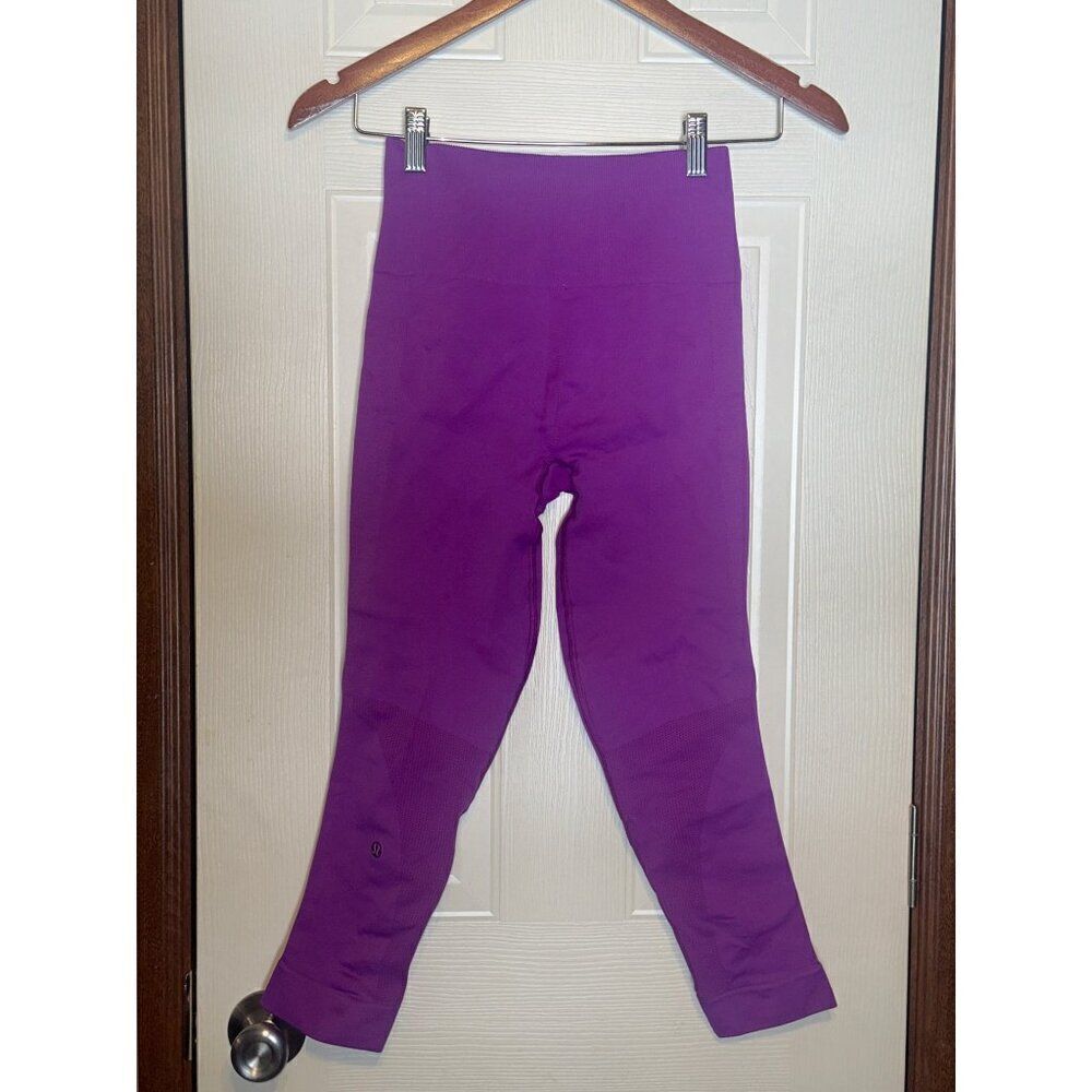 Lululemon Zone in Crop Purple Leggings Size 6 - Picture 6 of 15