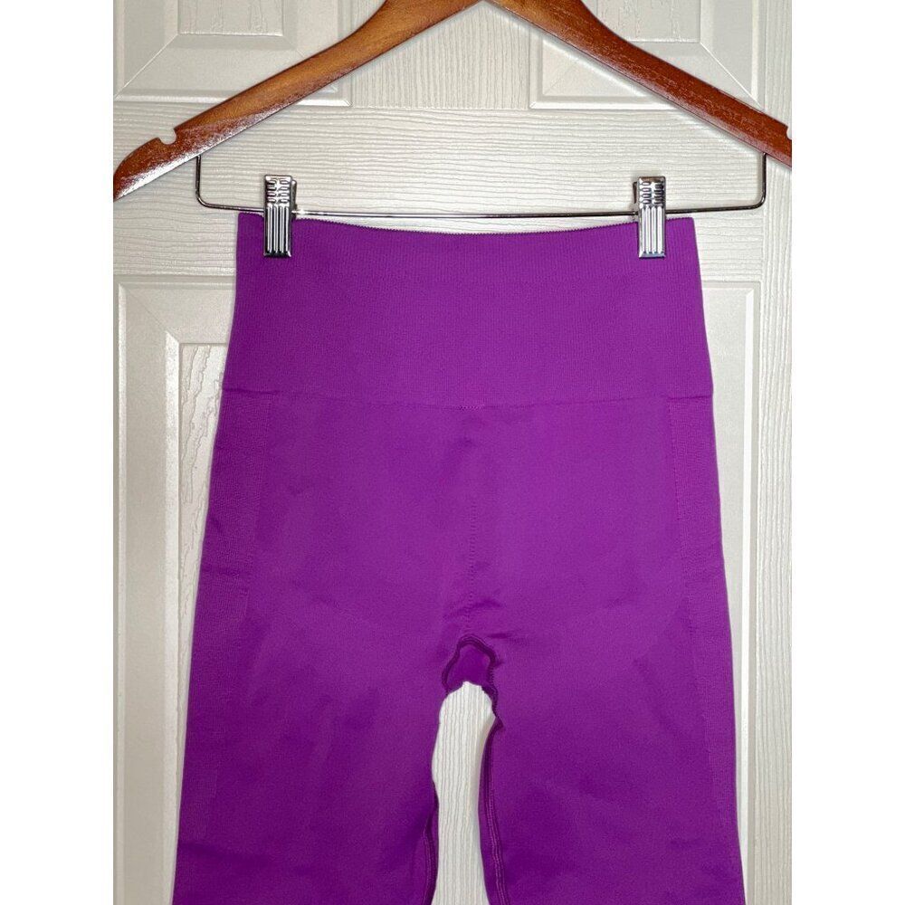 Lululemon Zone in Crop Purple Leggings Size 6 - Picture 10 of 15