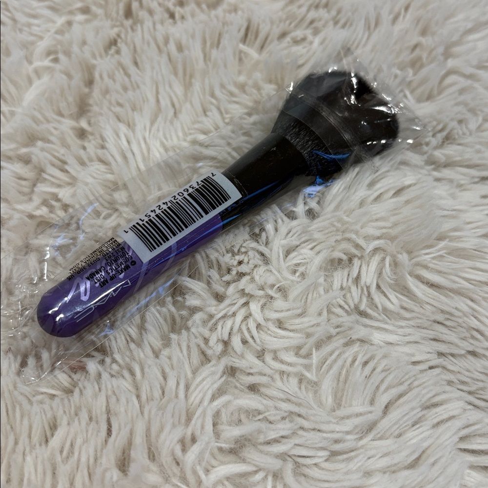 MAC SELENA BRUSH - Picture 2 of 2