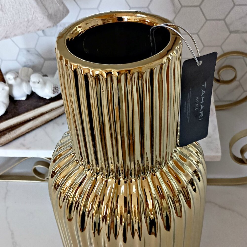 NEW! GORGEOUS FLUTED DECORATIVE GOLD VASE By TAHARI HOME - Picture 2 of 4