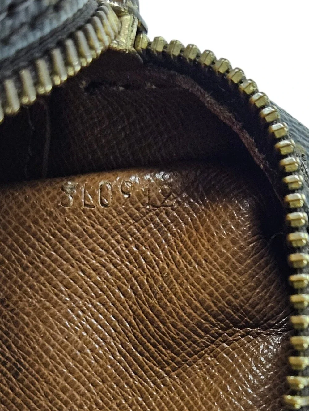 Louis Vuitton Compiegne 23 1992 Clutch Handbag in Monogram Canvas and Leather - Picture 11 of 15
