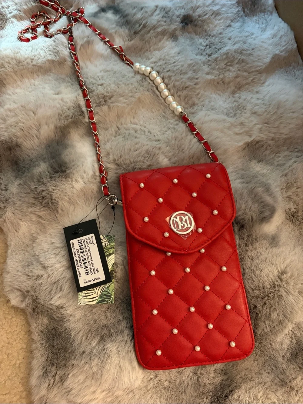 NWT Badgley Mischka Red Quilted Pearl Strap Phone Case - Picture 1 of 5