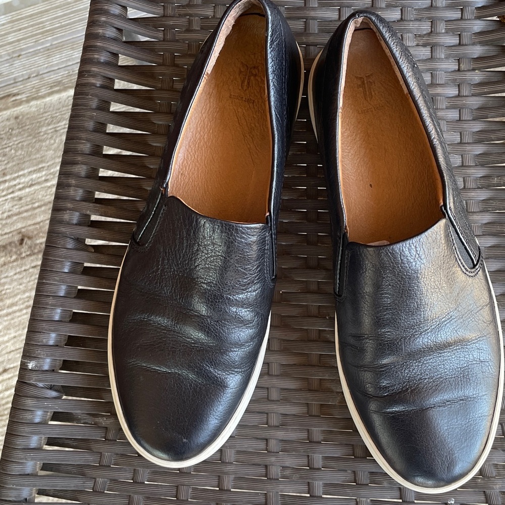 FRYE Black Slip-On Leather Loafers