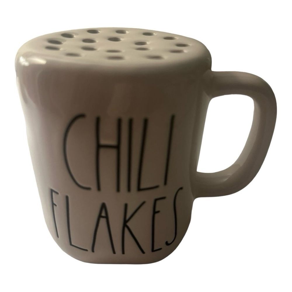 Rae Dunn Chili Flakes Shaker‎ - Picture 2 of 6