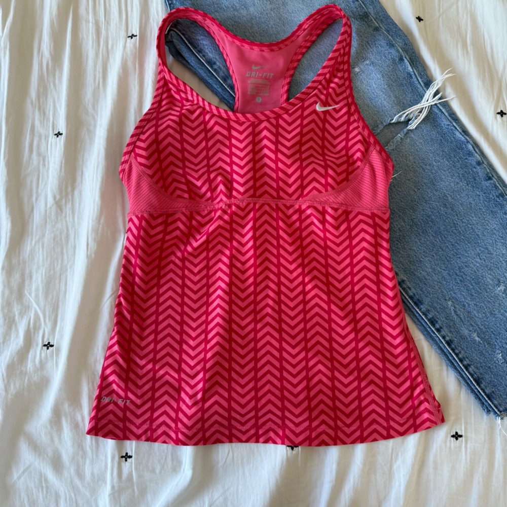Nike‎ Pink Chevron Dri-FIT Tank Size medium