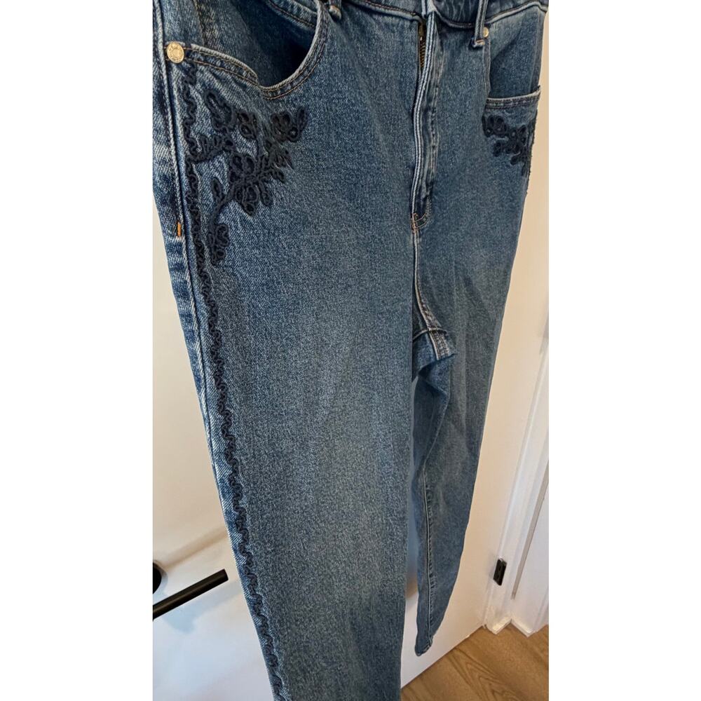 Talbots Size 14 Straight Leg Jean Embroidered Medium Wash 29" Inseam - Picture 10 of 12