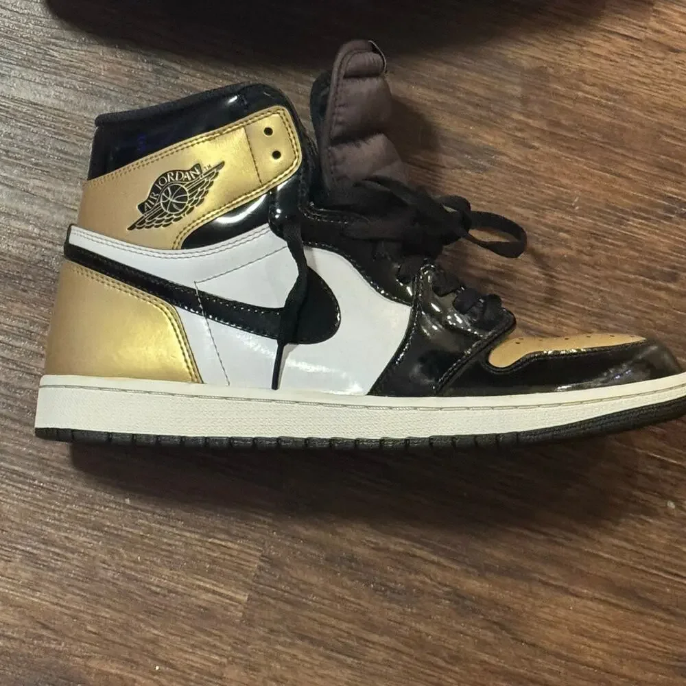 Air Jordan 1 Retro High OG Gold Toe Black White Size 11 (2017) - Picture 3 of 12