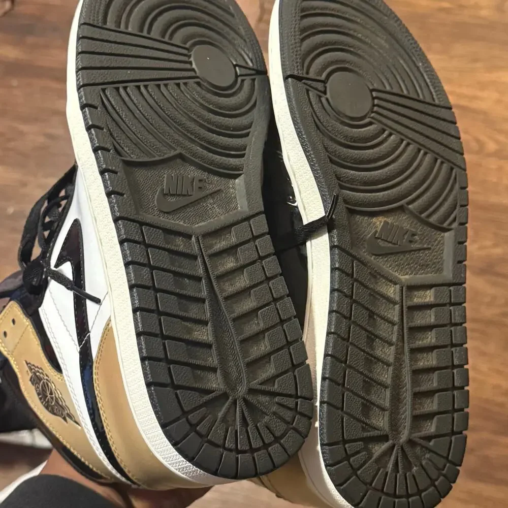 Air Jordan 1 Retro High OG Gold Toe Black White Size 11 (2017) - Picture 12 of 12