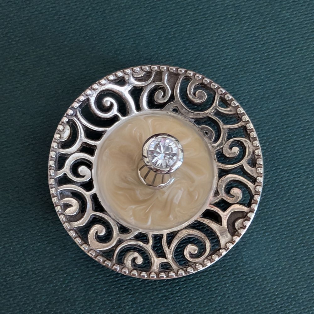 Brighton "Lacie Daisy" Enameled Ring Holder - Picture 4 of 8