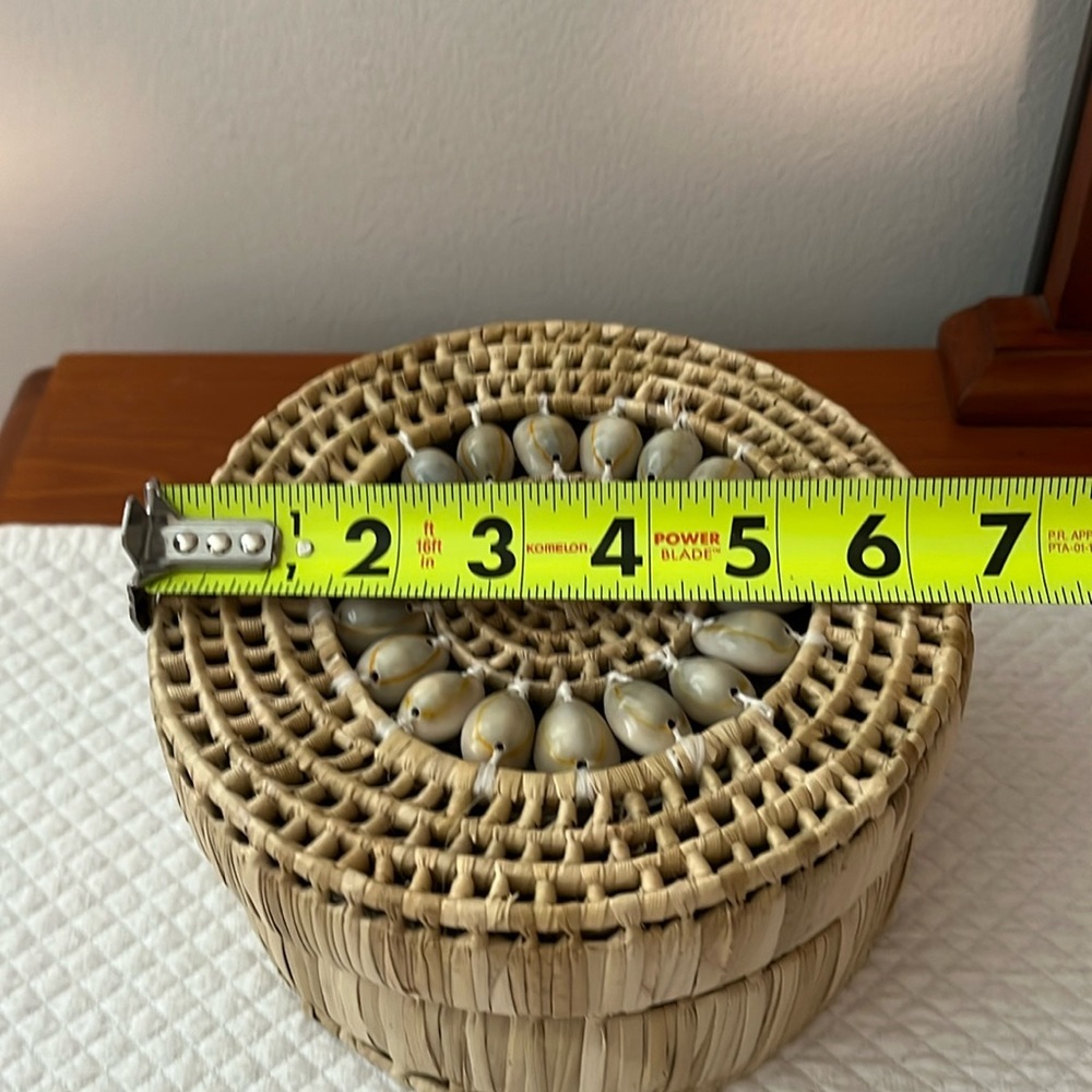 Beachy Vintage Shell Lidded Basket Storage Trinket Raffia - Picture 8 of 10