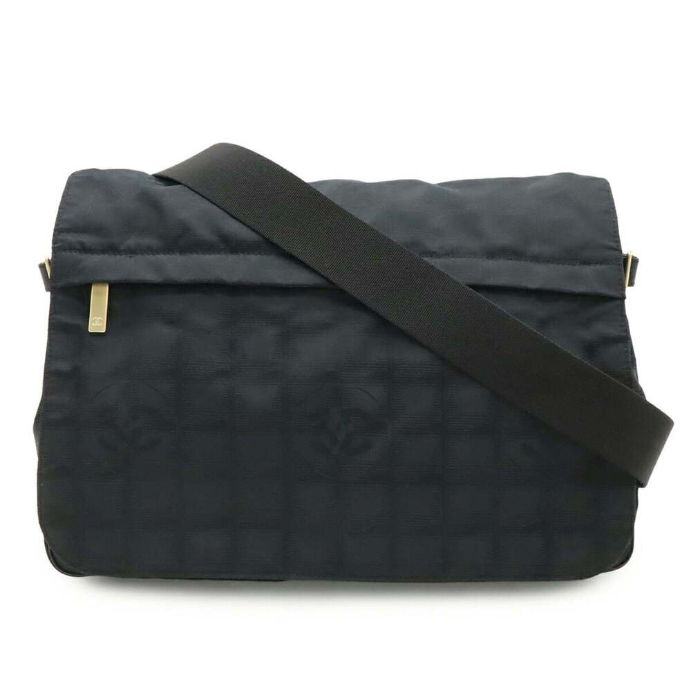 CHANEL Black Shoulder Bag