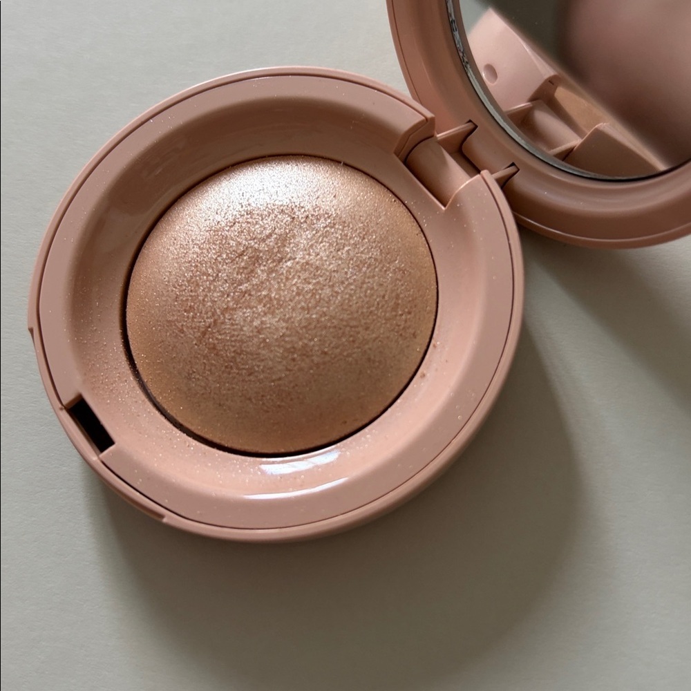 Rare beauty exhilarate highlighter - Picture 2 of 5