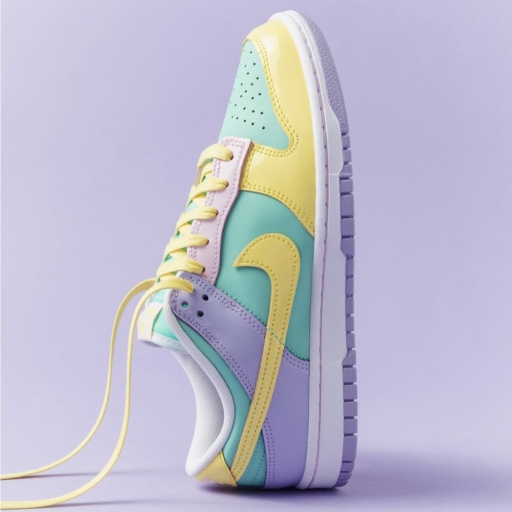 Nike dunk Easter 
Brand new