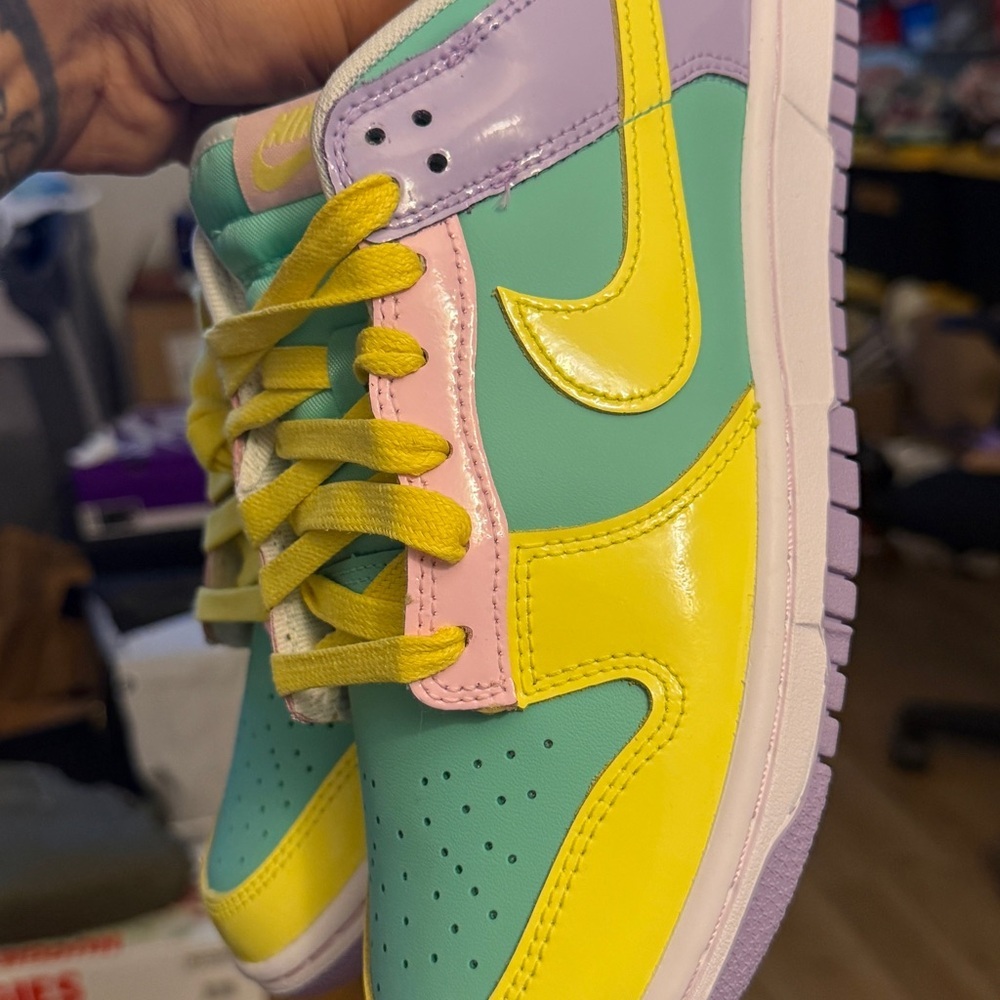 Nike dunk Easter 
Brand new - Picture 9 of 10