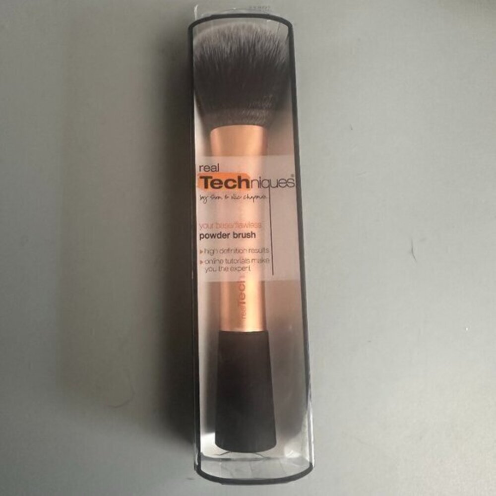 Real Techniques Face Powder Brush Rose Gold by Sam & Nic Stage makeup high tech