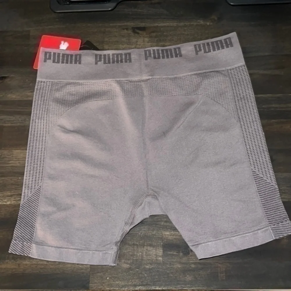 NWT PUMA Evoknit Seamless 5inch shorts - Picture 3 of 3
