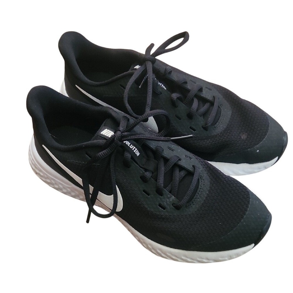 Nike Revolution 5 Black White Low Sporty Cushion Comfort Walking Athletic 6Y