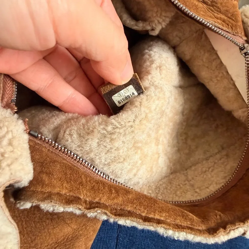CHANEL Sheepskin Sherpa Shoulder Bag - Picture 5 of 10