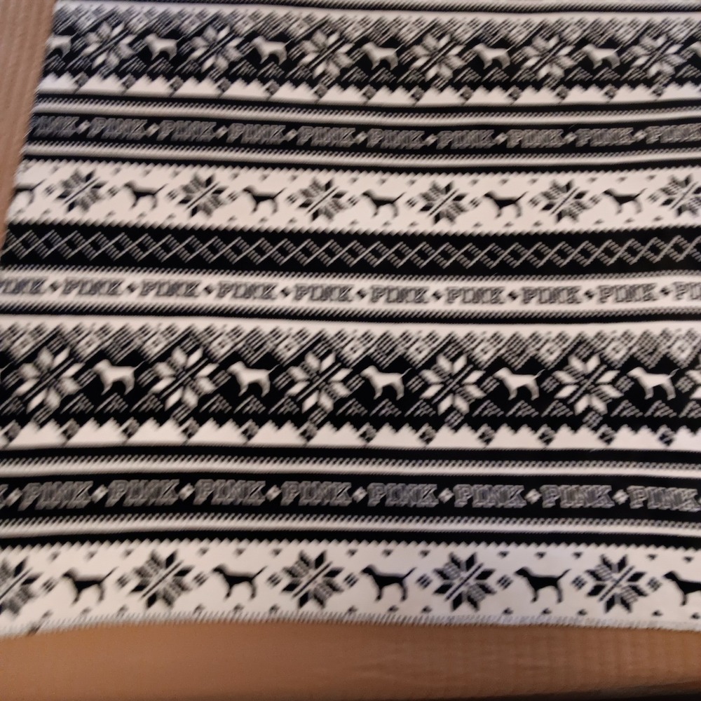 Victoria's Secret PINK Black White Dog Snowflake‎ Sherpa Throw Blanket Soft