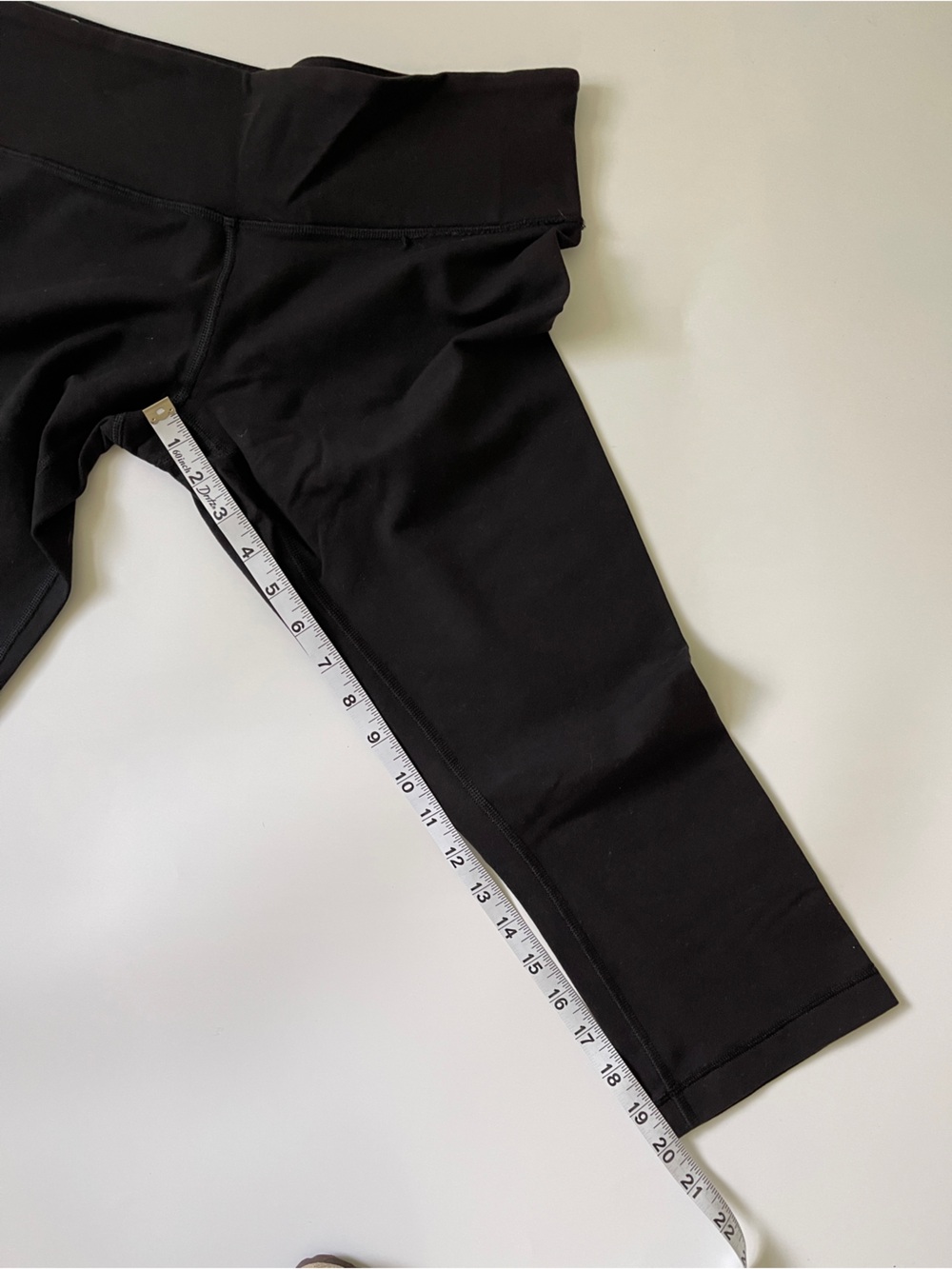 lululemon athletica Cropped Black Leggings Size 10 - Picture 3 of 3