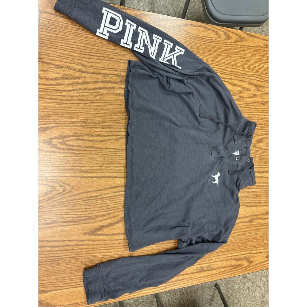 Women’s VS PINK crop shirt