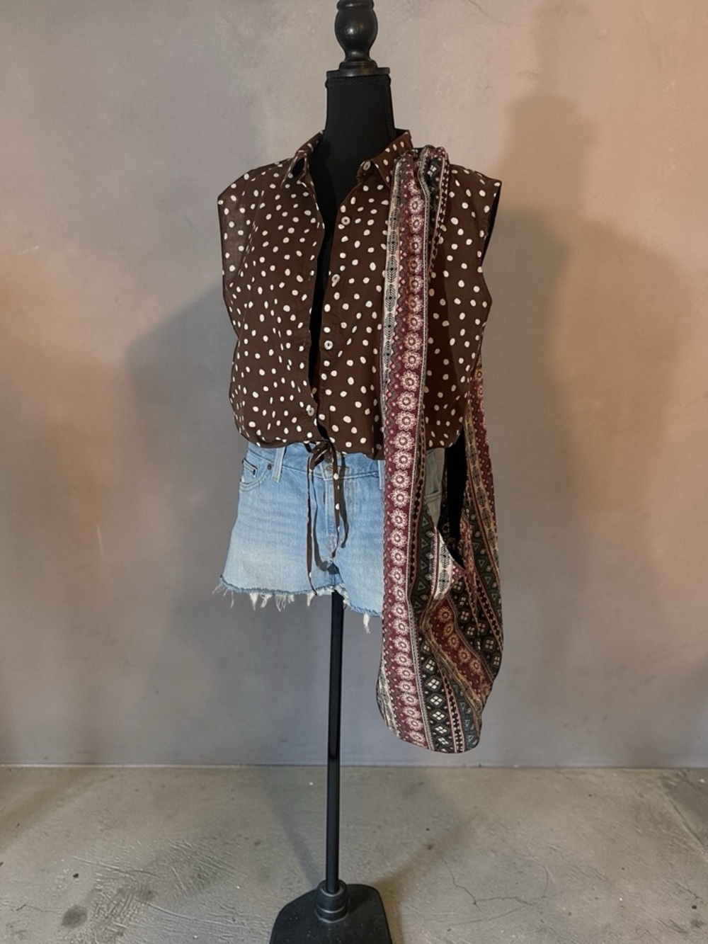 Marc New York polka dot blouse L Brown white sleeveless tie waist casual chic