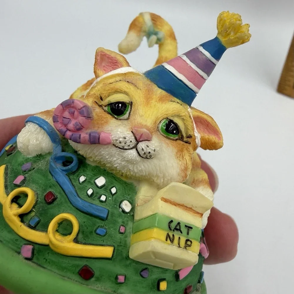 Danbury Mint Gary Patterson Cat Calendar JANUARY Replacement Figurine - Picture 5 of 7