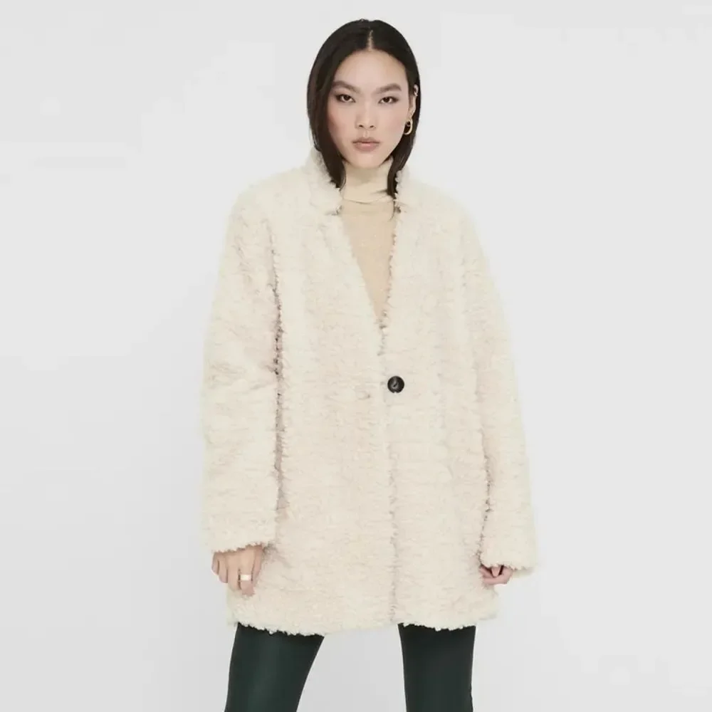 Zara Women's Cream Teddy Jacket - Picture 5 of 16