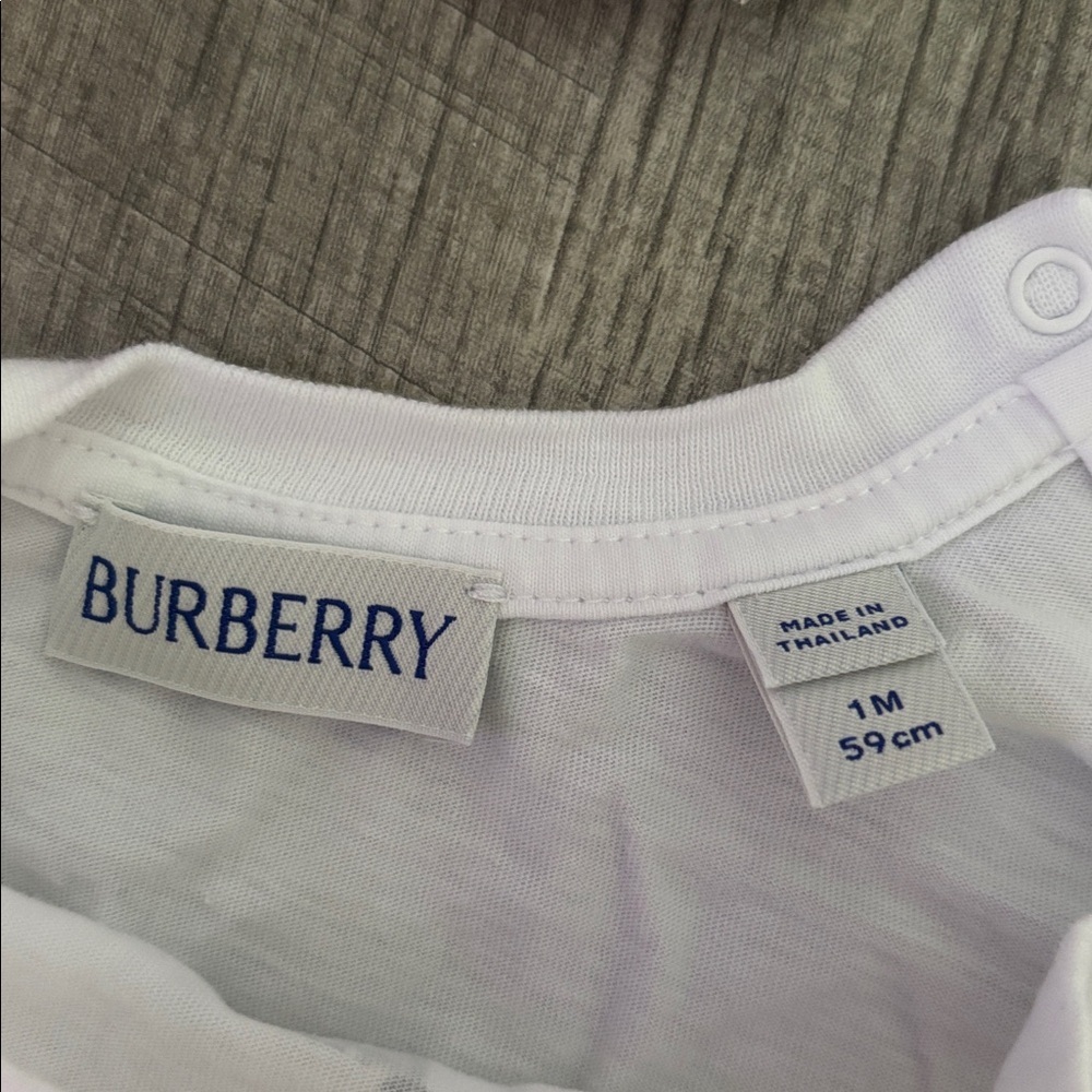 Burberry Burberry Baby Casey Bear Romper and Bib Set - Picture 7 of 8