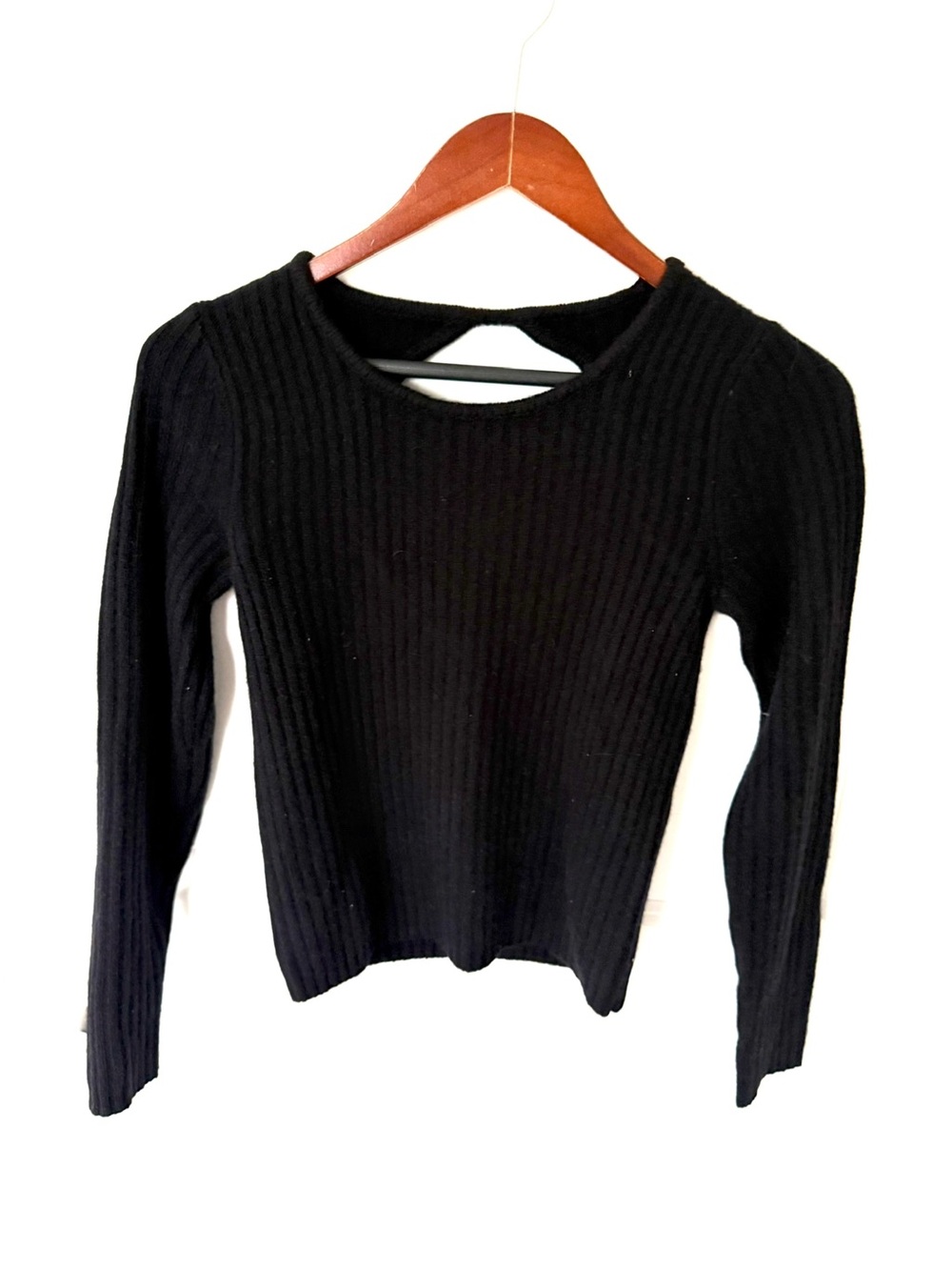 White + Warren Ribbed Keyhole Back Cashmere Sweater