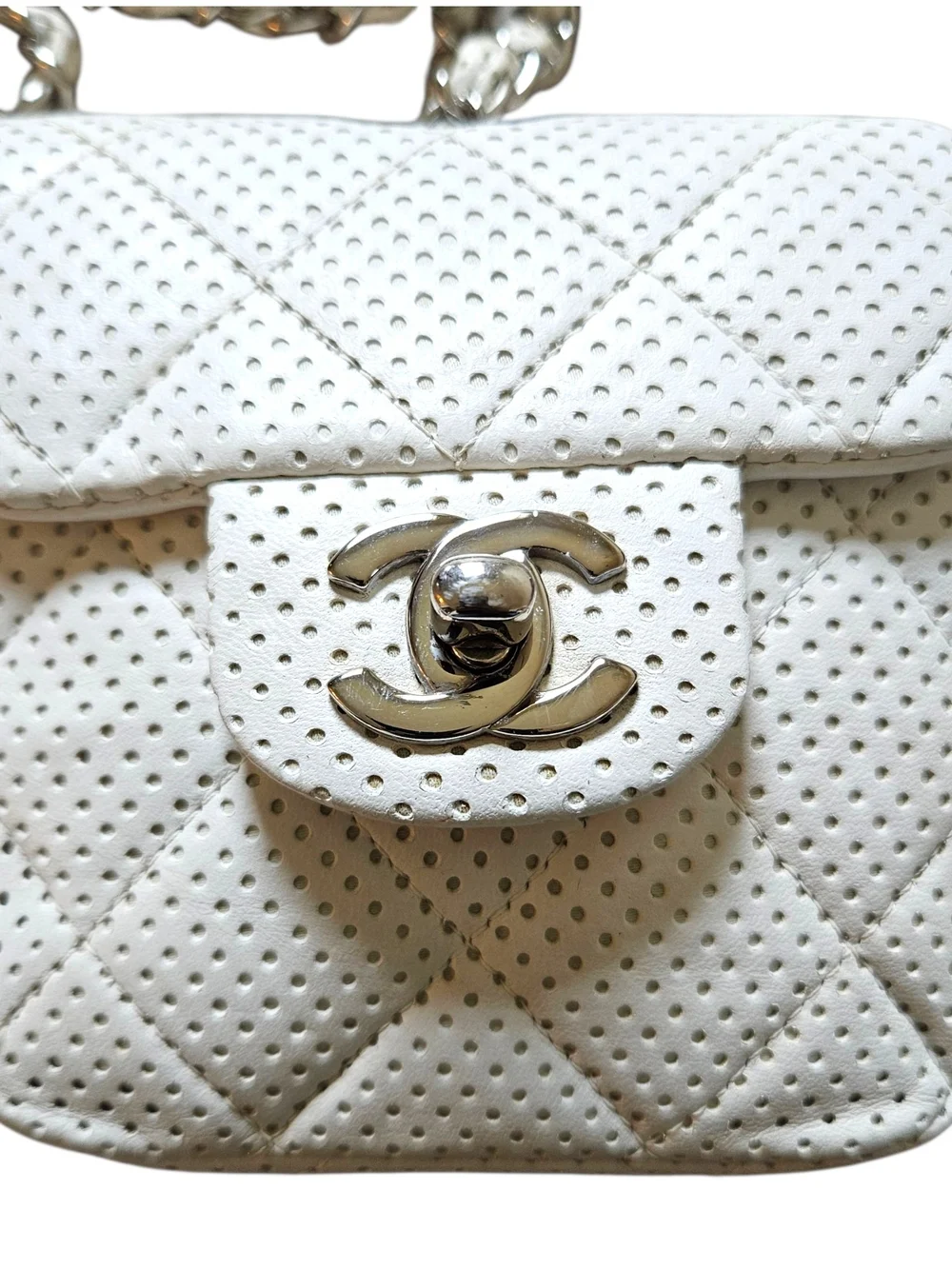 Chanel White Quilted Crossbody Bag with Silver Chain - Picture 2 of 16