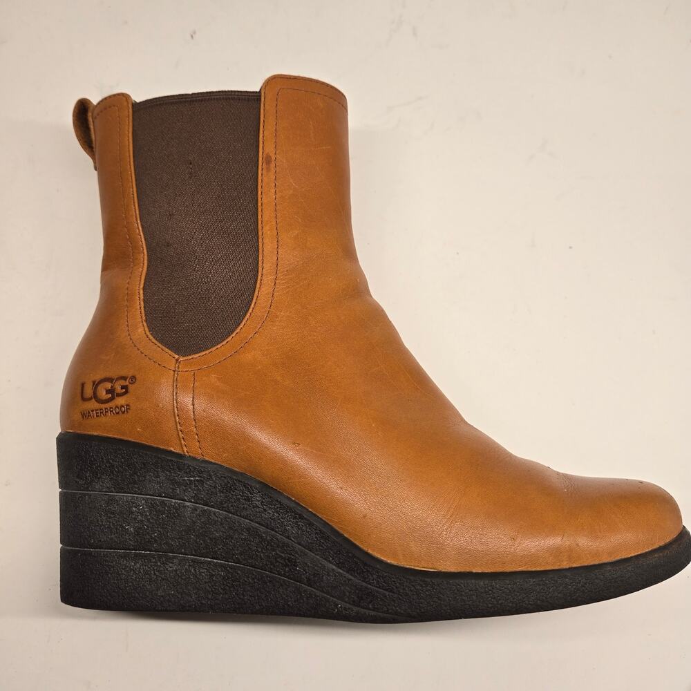 UGG Dupre Waterproof Leather Wedge Boots Size 8 Chestnut Chelsea Ankle Bootie