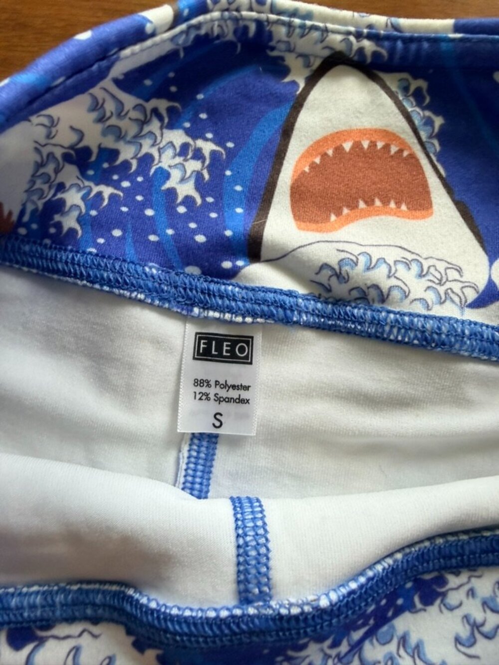 Fleo Jaws Shorts - size small - Picture 3 of 5