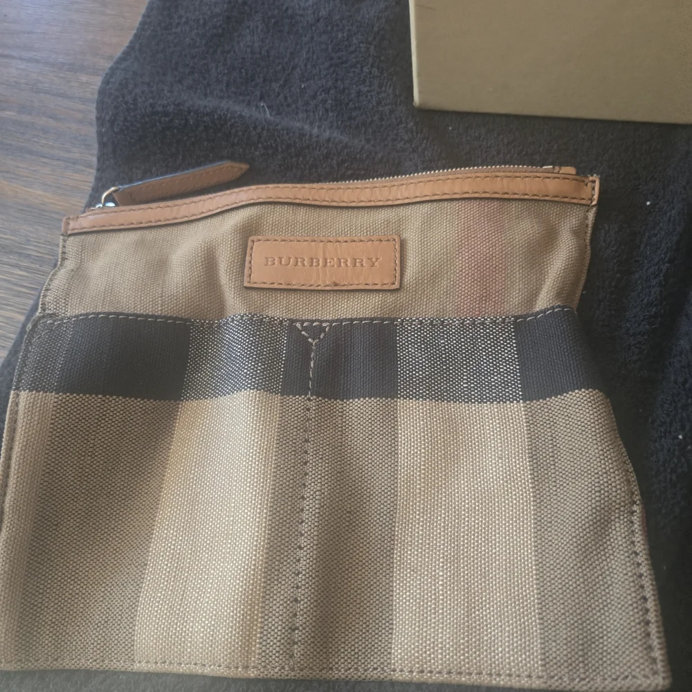 Burberry Ashy Bucket Bag Tassels, Plaid, Leather, Detachable Crossbody Strap EUC - Picture 6 of 14