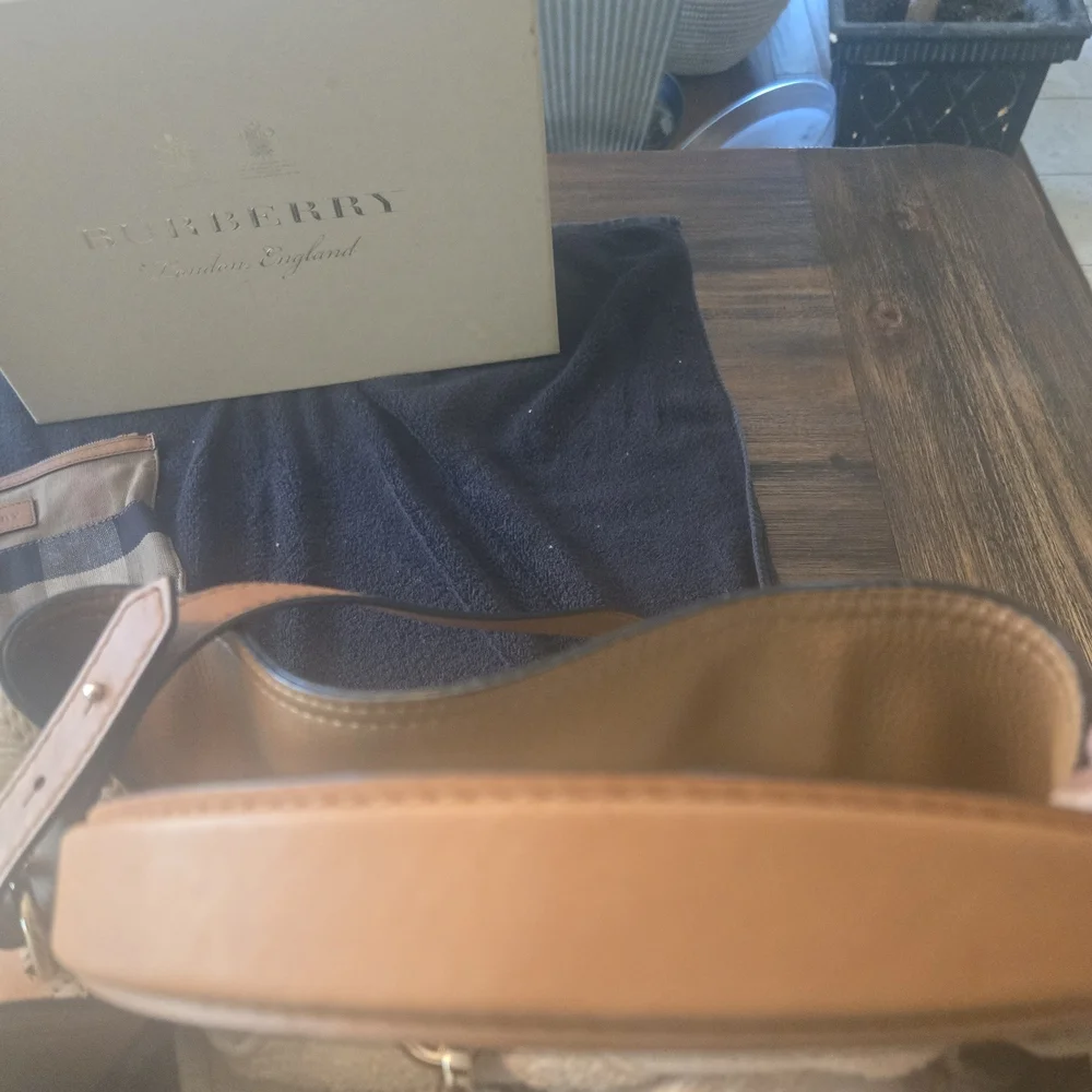 Burberry Ashy Bucket Bag Tassels, Plaid, Leather, Detachable Crossbody Strap EUC - Picture 12 of 14