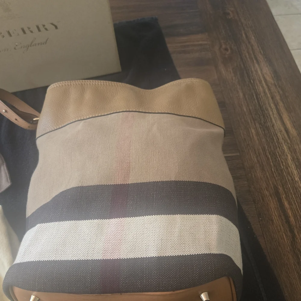 Burberry Ashy Bucket Bag Tassels, Plaid, Leather, Detachable Crossbody Strap EUC - Picture 13 of 14