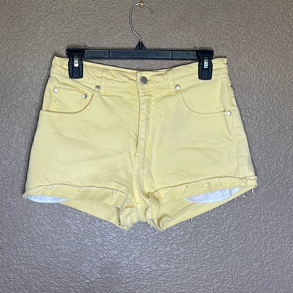 ST. Johns Bay petite yellow shorts size 8p