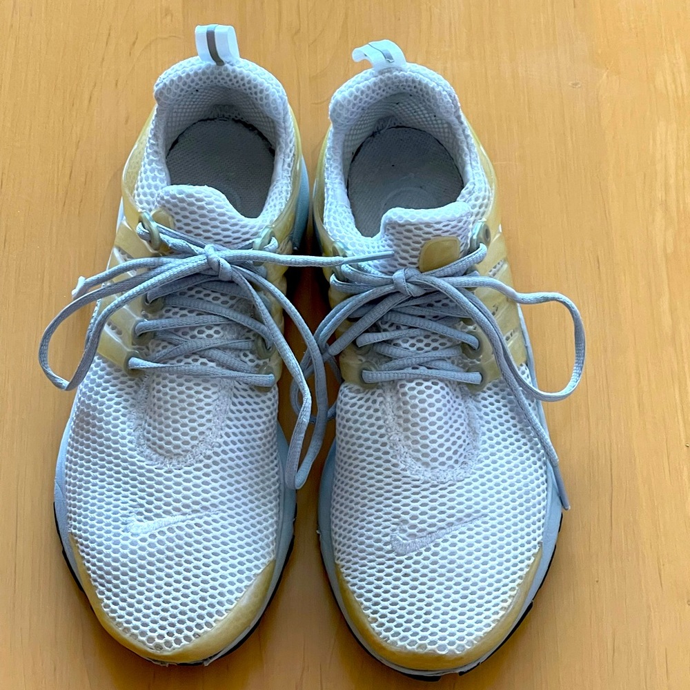 VINTAGE NIKE AIR ATHLETIC SHOES - Picture 1 of 4
